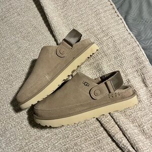 Woman’s Ugg Goldenstar Clog